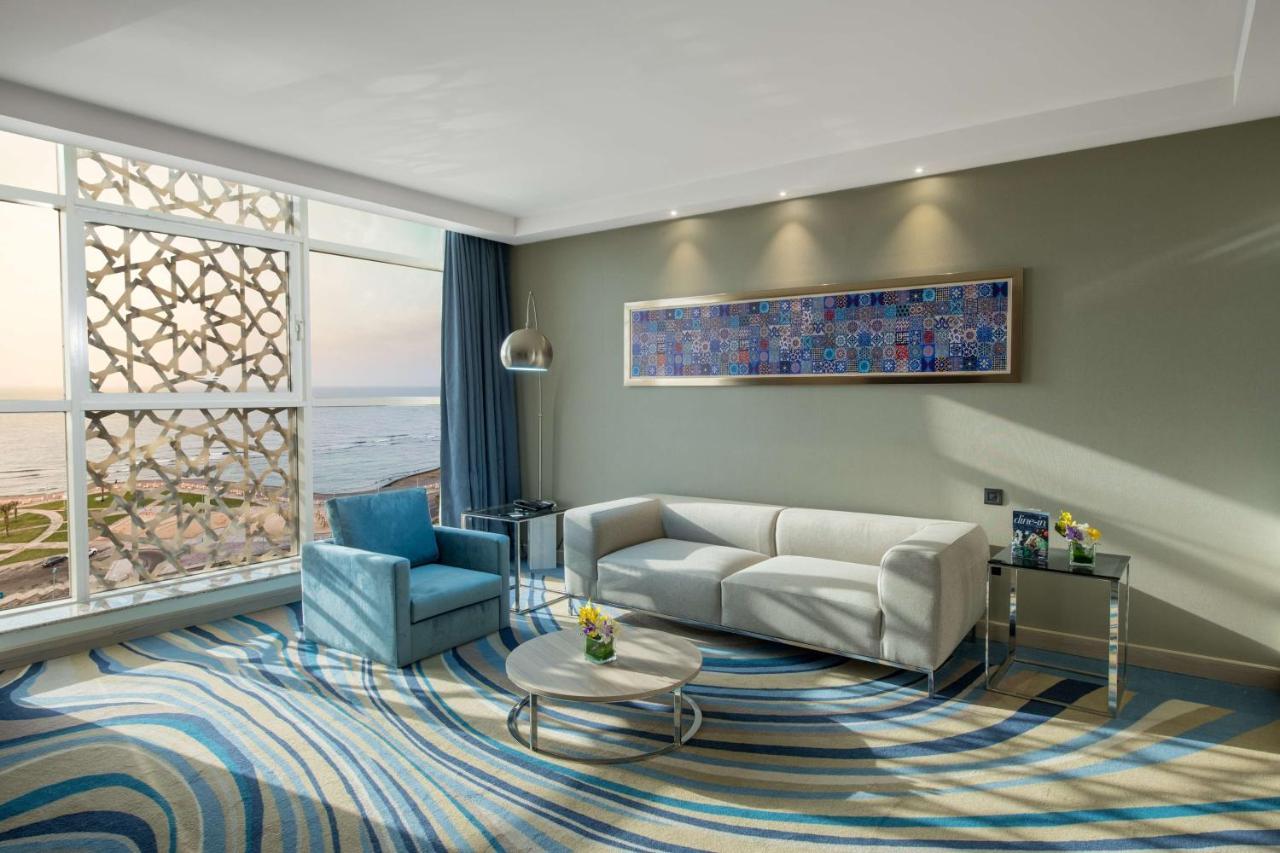 Radisson Blu Hotel, Jeddah Corniche Dış mekan fotoğraf A living room at the Jumeirah Atlantis