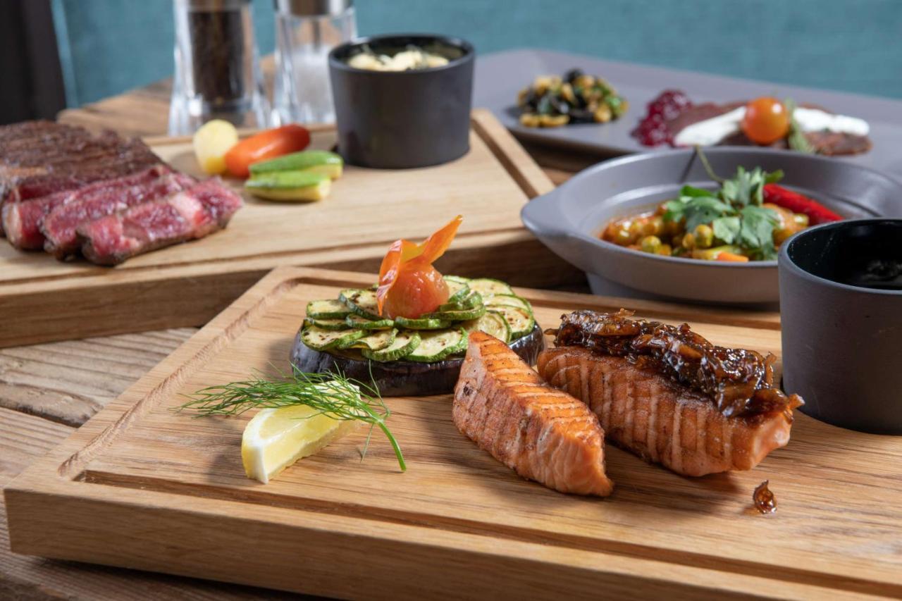 Radisson Blu Hotel, Jeddah Corniche Dış mekan fotoğraf Salmon steak