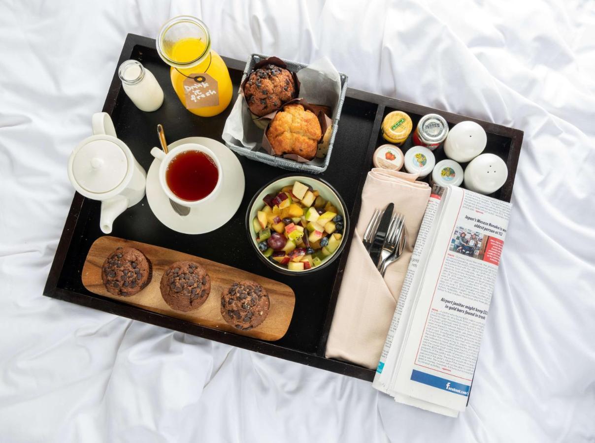Radisson Blu Hotel, Jeddah Corniche Dış mekan fotoğraf Room service tray