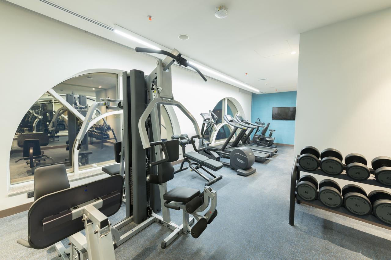 Radisson Blu Hotel, Jeddah Corniche Dış mekan fotoğraf The gym at the hotel